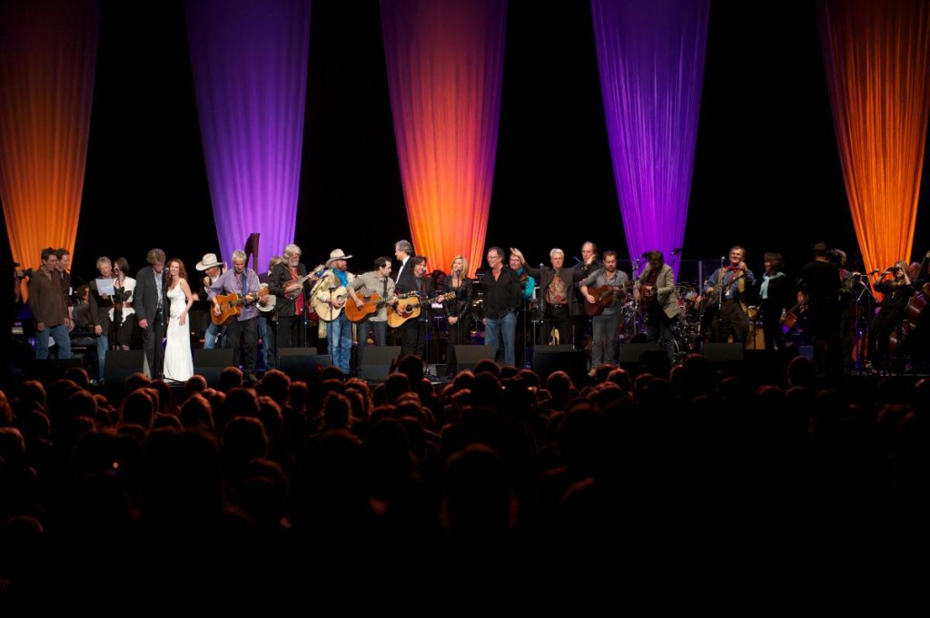 JOHN DENVER-RED ROCKS AMPHITHEATRE - finale